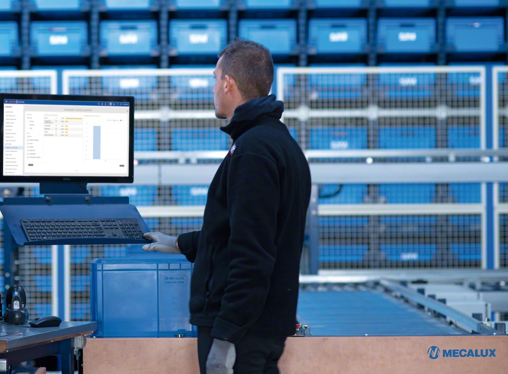 Les opérateurs n'ont besoin que d'un poste de travail ou d'un terminal radiofréquence pour travailler avec le WMS